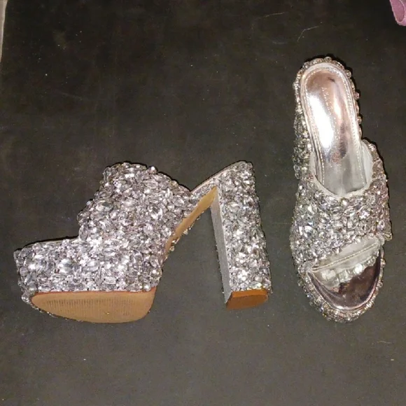 Elegant Silver Women's Heels - Picture 1 of 9